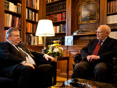 Τη Δευτέρα συνάντηση Παπούλια – Βενιζέλου